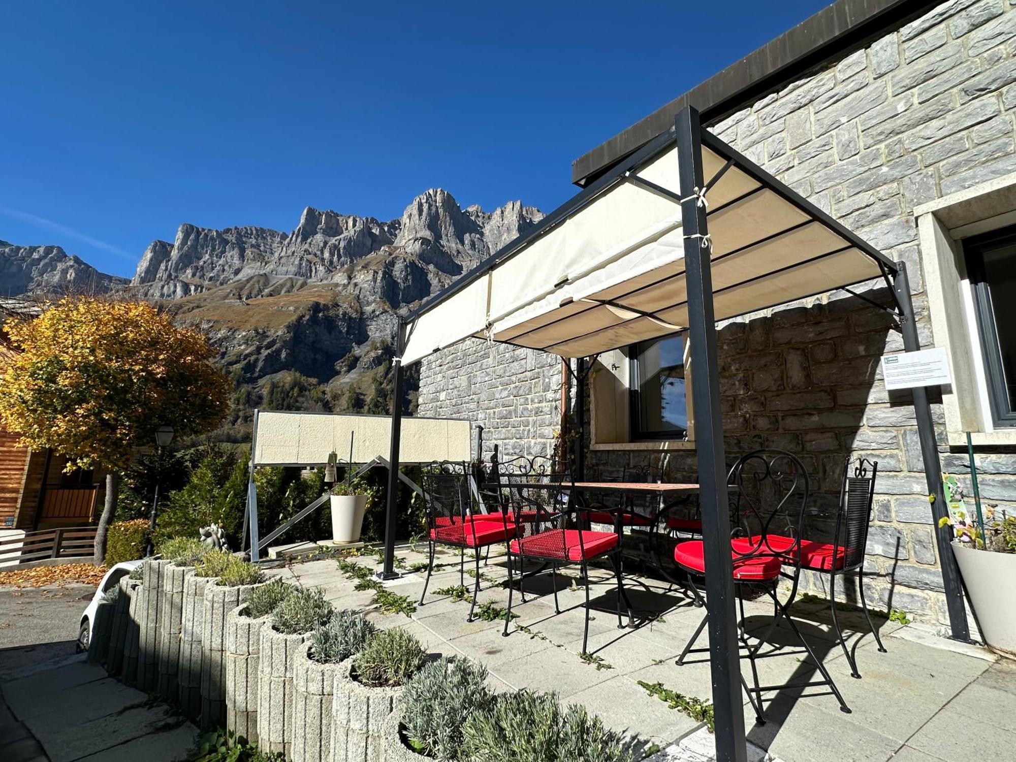 Center, Sauna, View - Haus Linaria Leukerbad Room photo